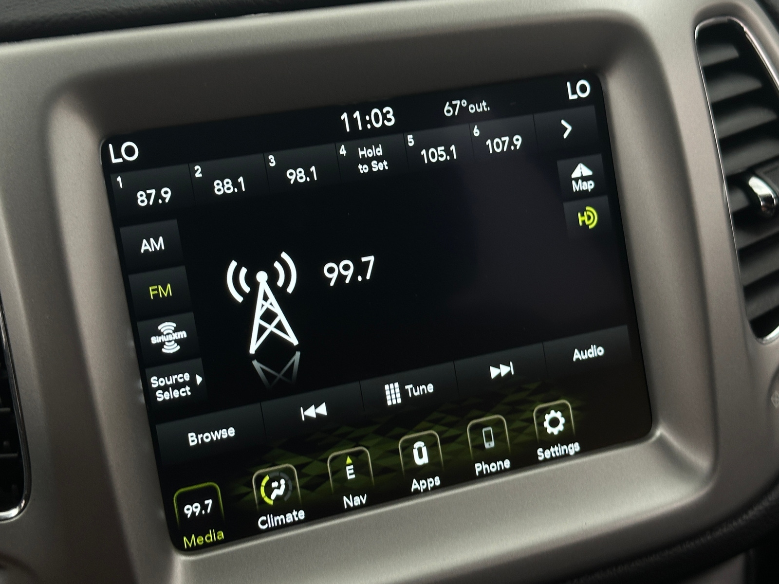 Thumbnail: 2021 Jeep Compass - 3
