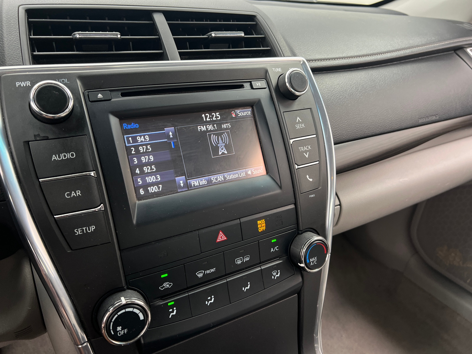 Thumbnail: 2015 Toyota Camry - 4