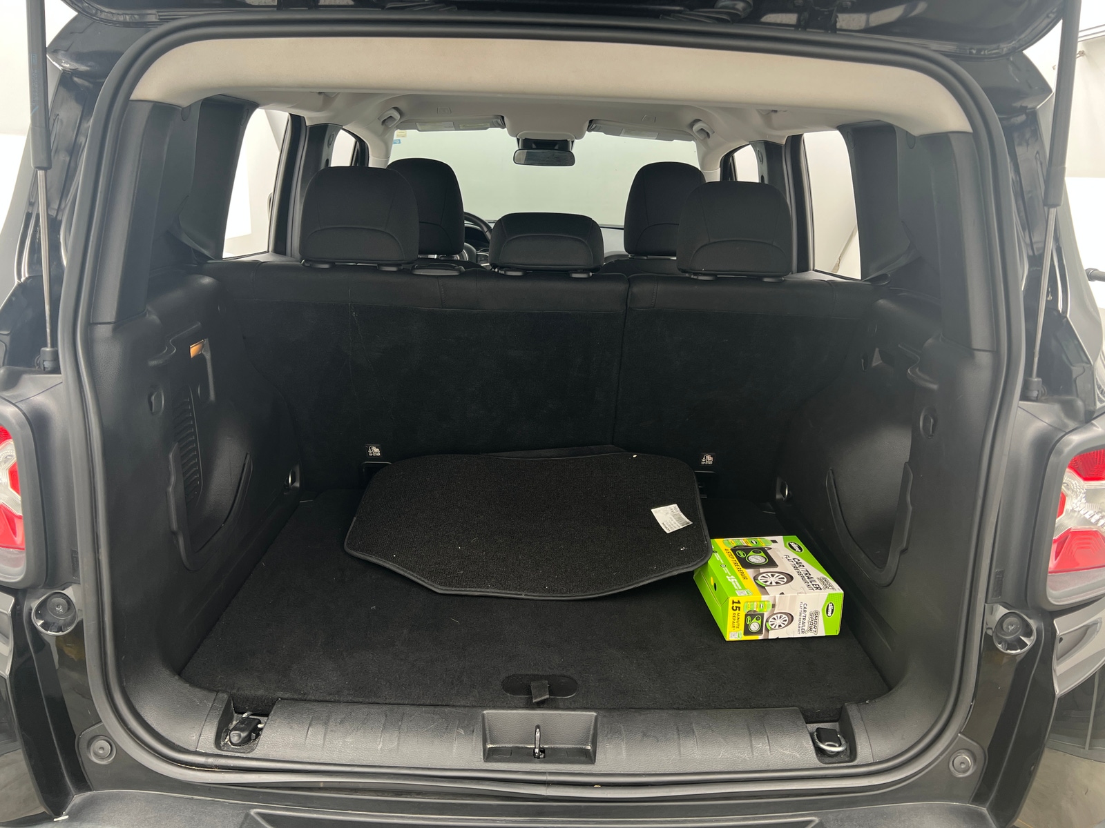 Thumbnail: 2018 Jeep Renegade - 7