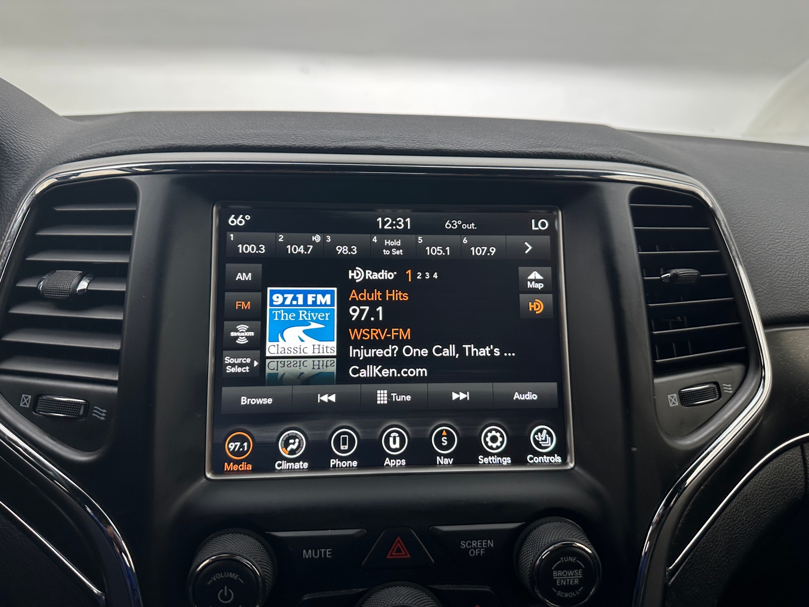 Thumbnail: 2018 Jeep Grand Cherokee - 3