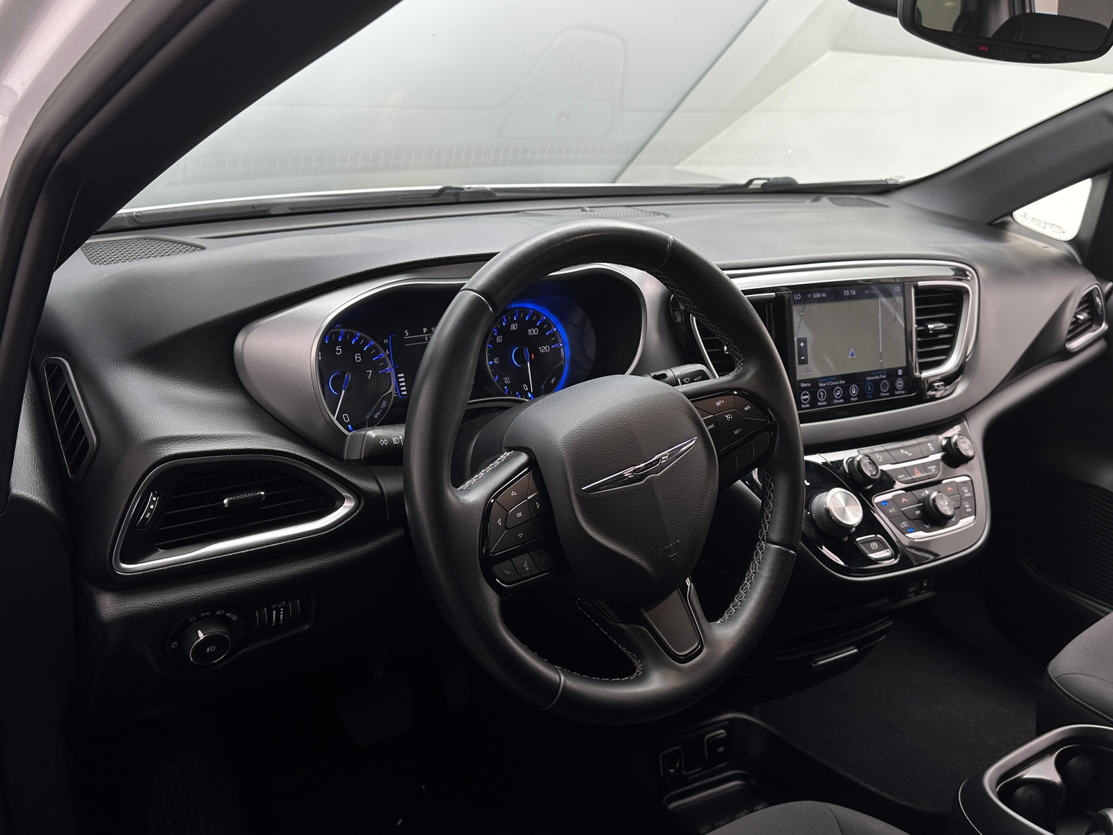 Thumbnail: 2018 Chrysler Pacifica - 3