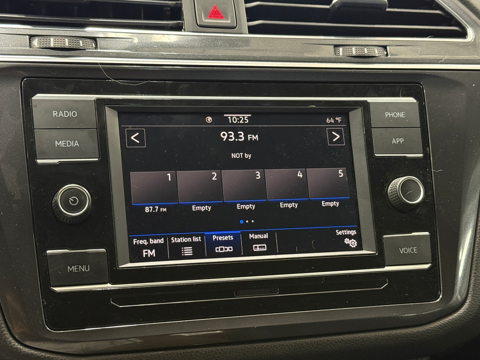 Thumbnail: 2021 Volkswagen Tiguan - 4