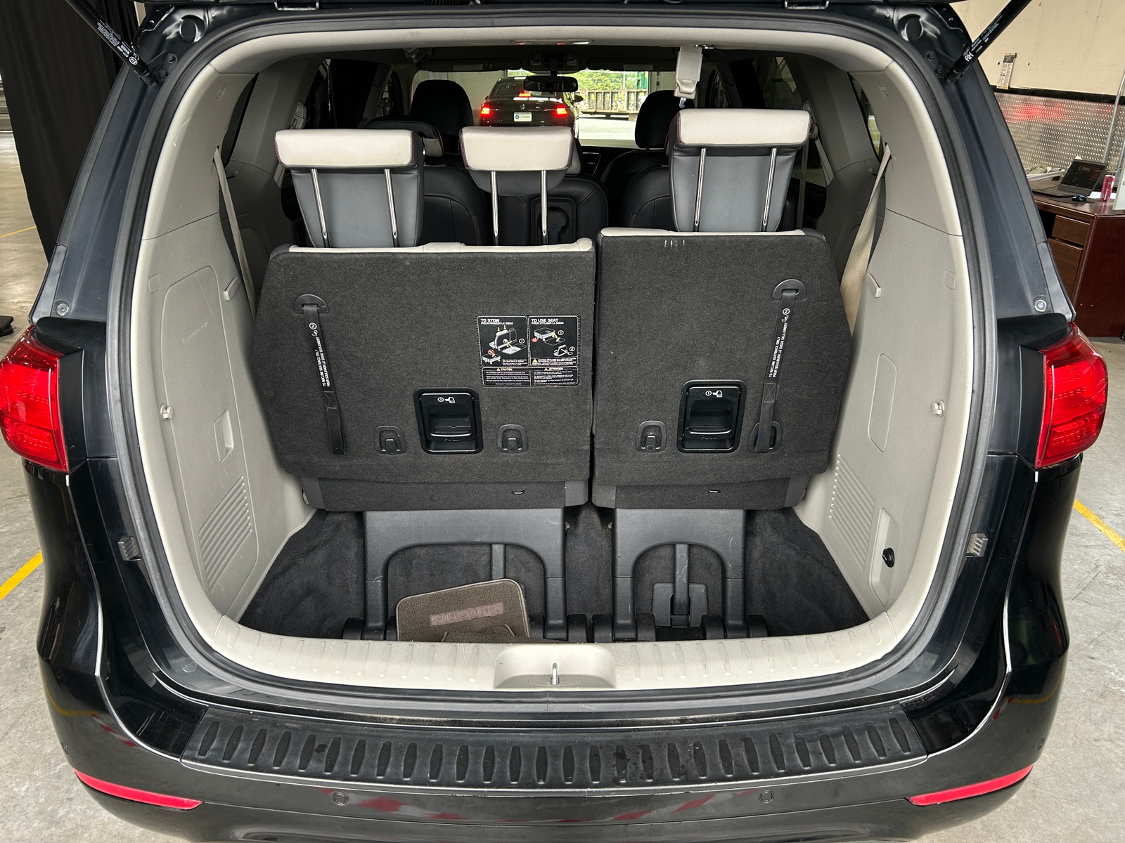 Thumbnail: 2018 Kia Sedona - 6