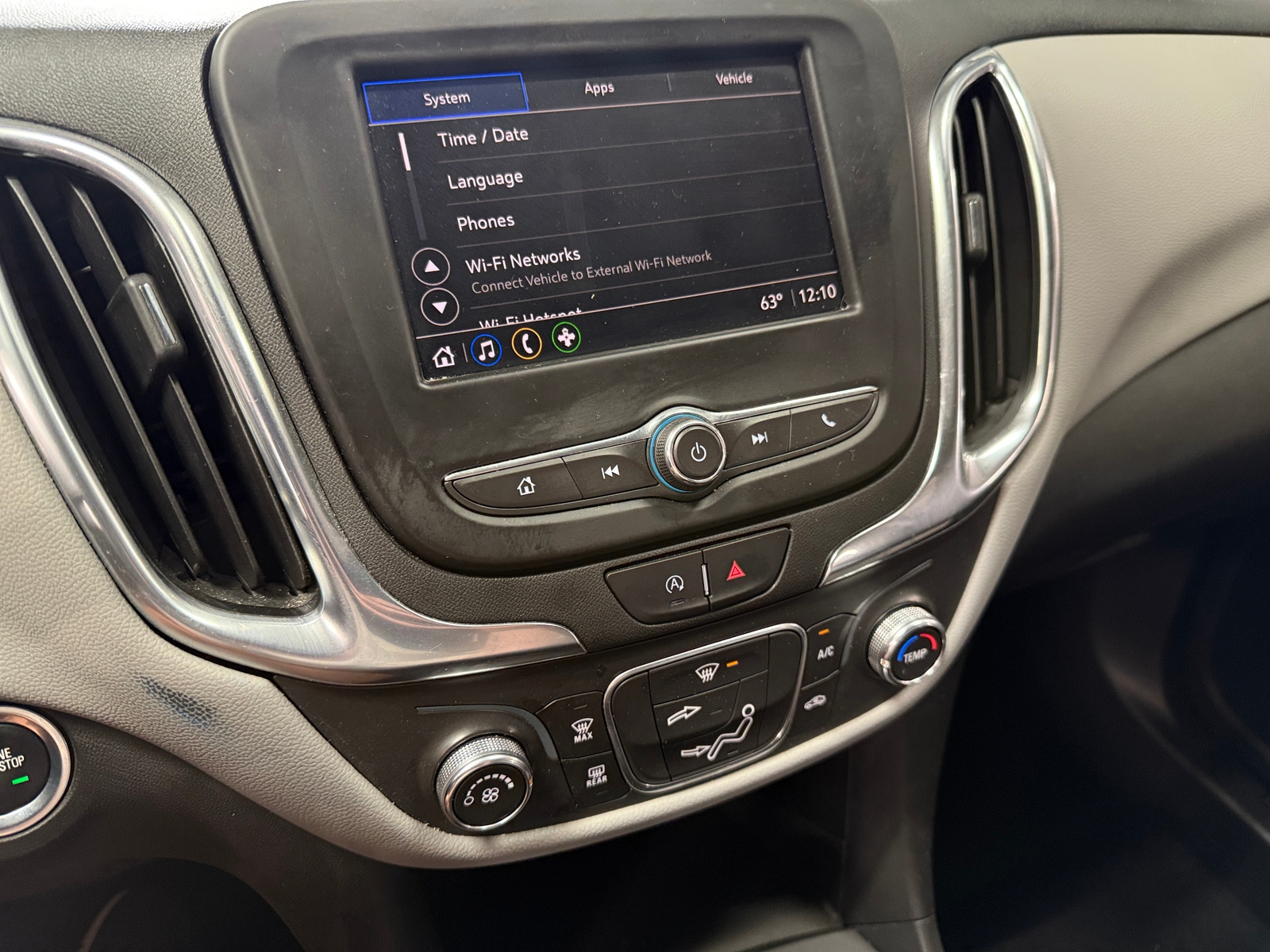 Thumbnail: 2022 Chevrolet Equinox - 4