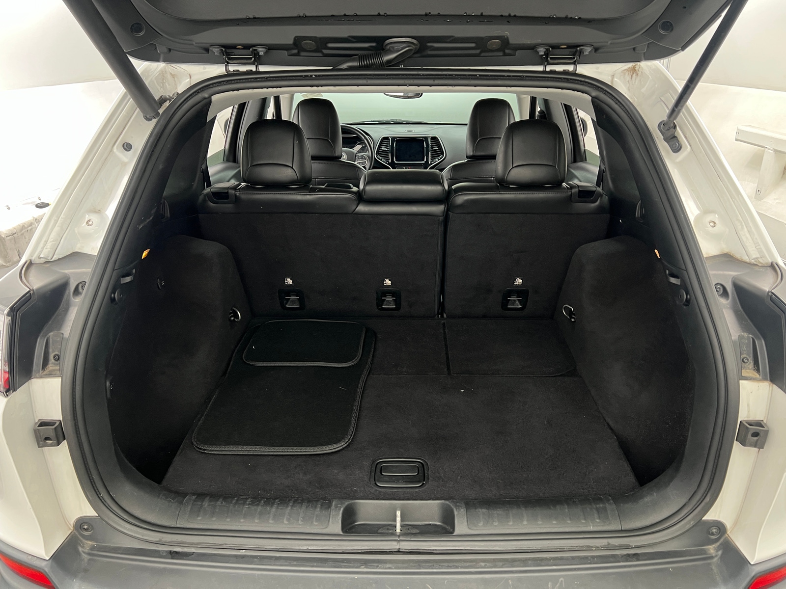 Thumbnail: 2019 Jeep Cherokee - 6