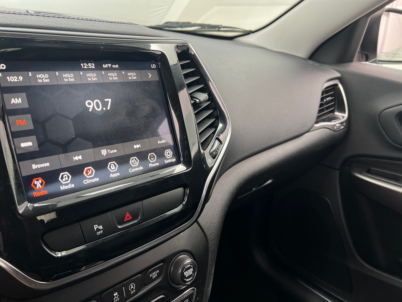 Thumbnail: 2019 Jeep Cherokee - 3