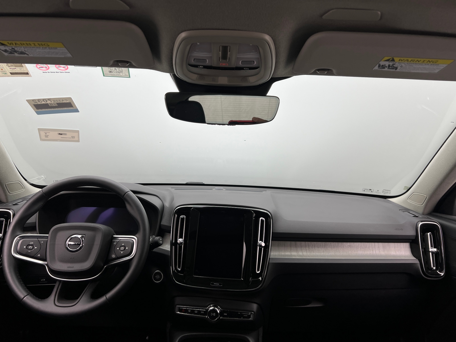 Thumbnail: 2025 Volvo XC40 - 3