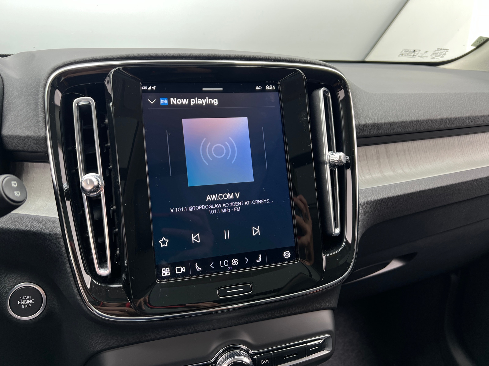 Thumbnail: 2025 Volvo XC40 - 4