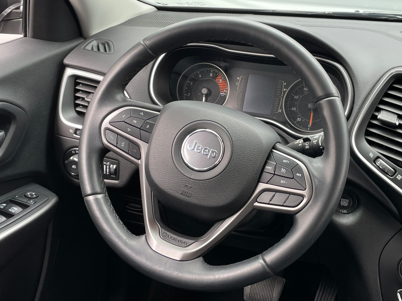 Thumbnail: 2019 Jeep Cherokee - 5