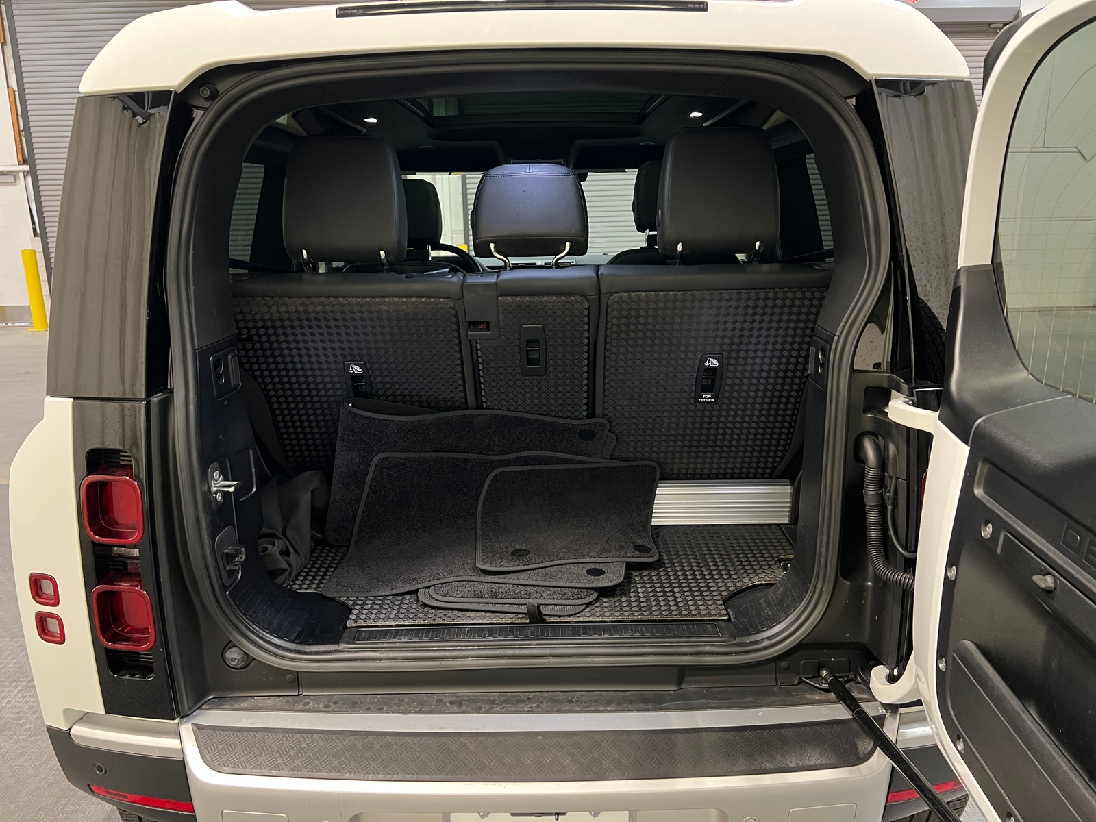 Thumbnail: 2024 Land Rover Defender - 6