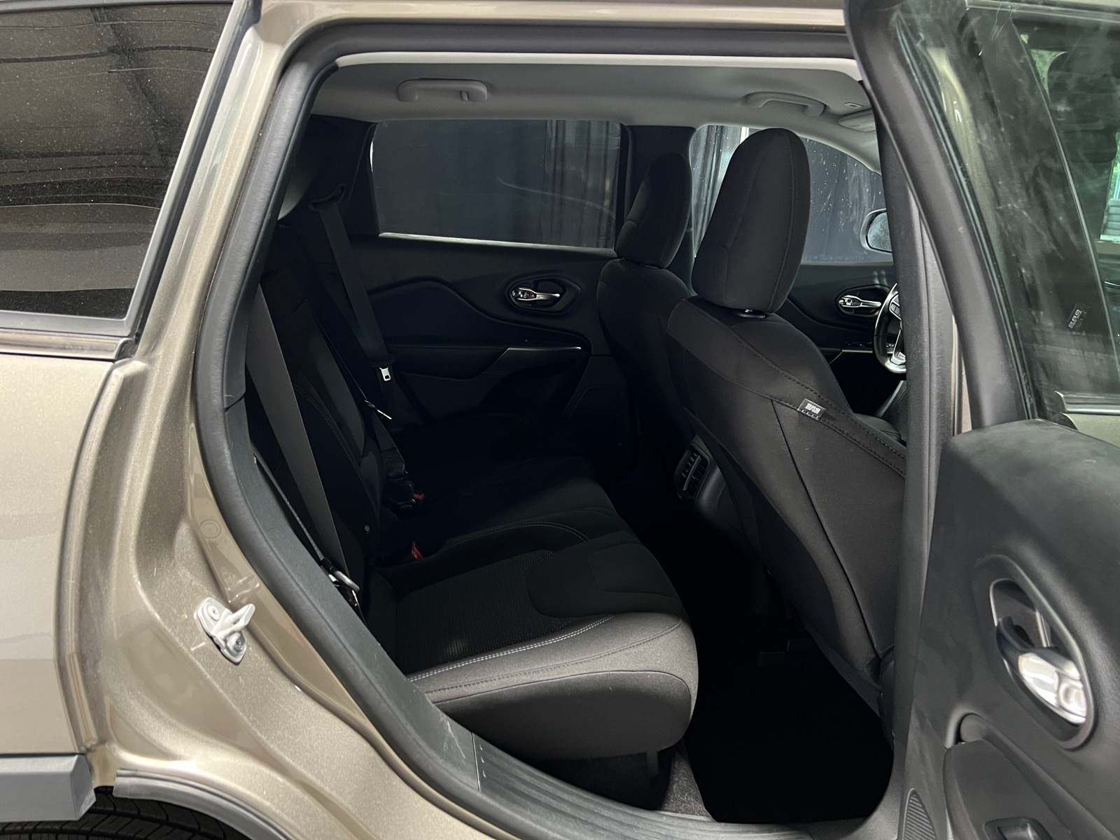 Thumbnail: 2019 Jeep Cherokee - 6