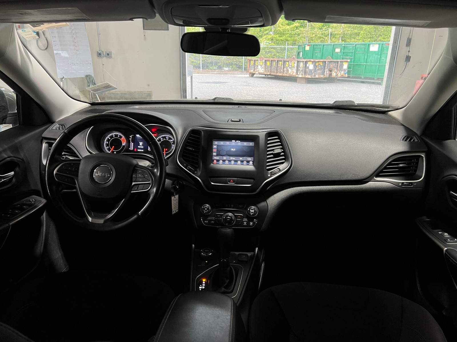 Thumbnail: 2019 Jeep Cherokee - 3