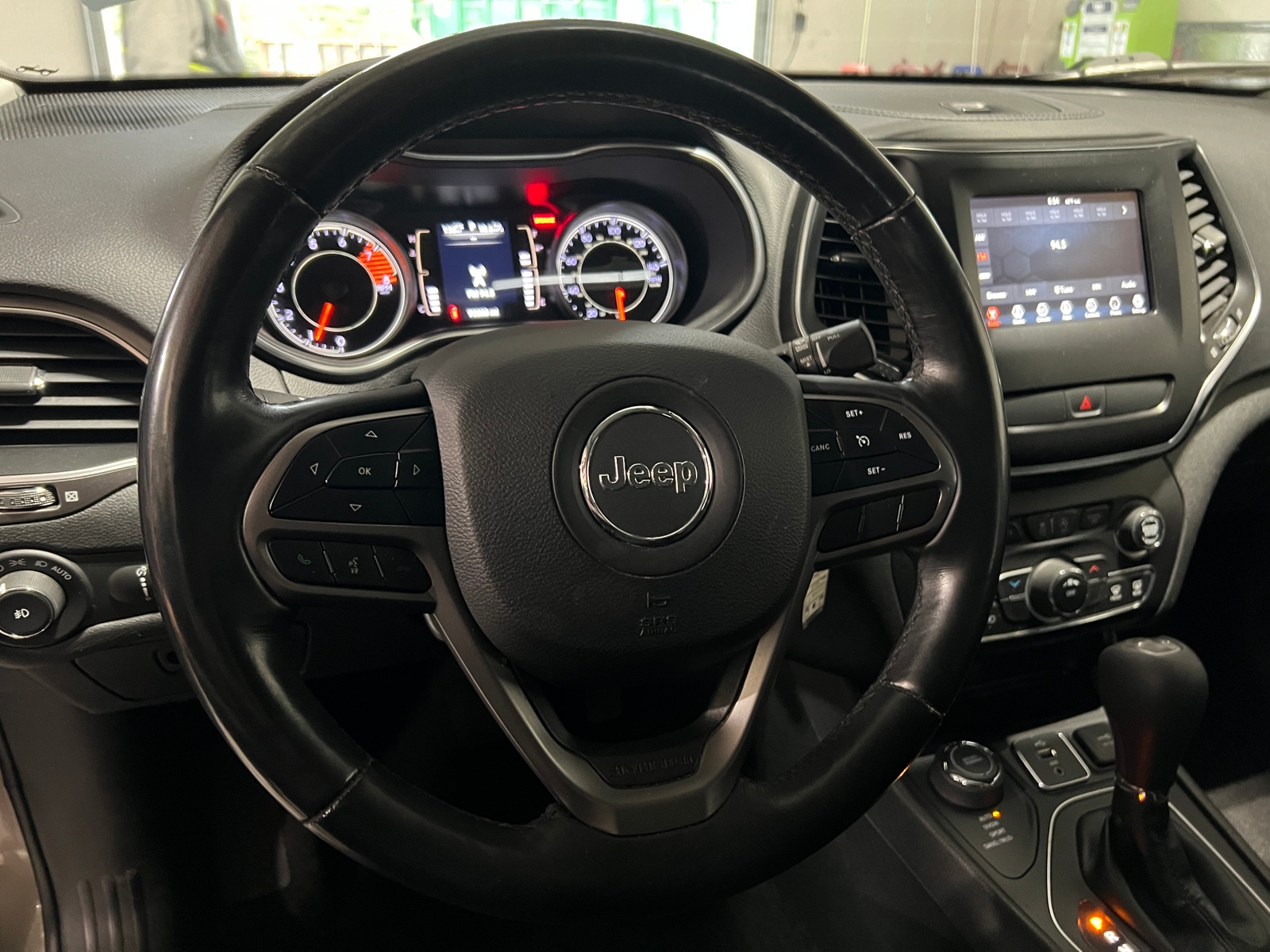 Thumbnail: 2019 Jeep Cherokee - 5