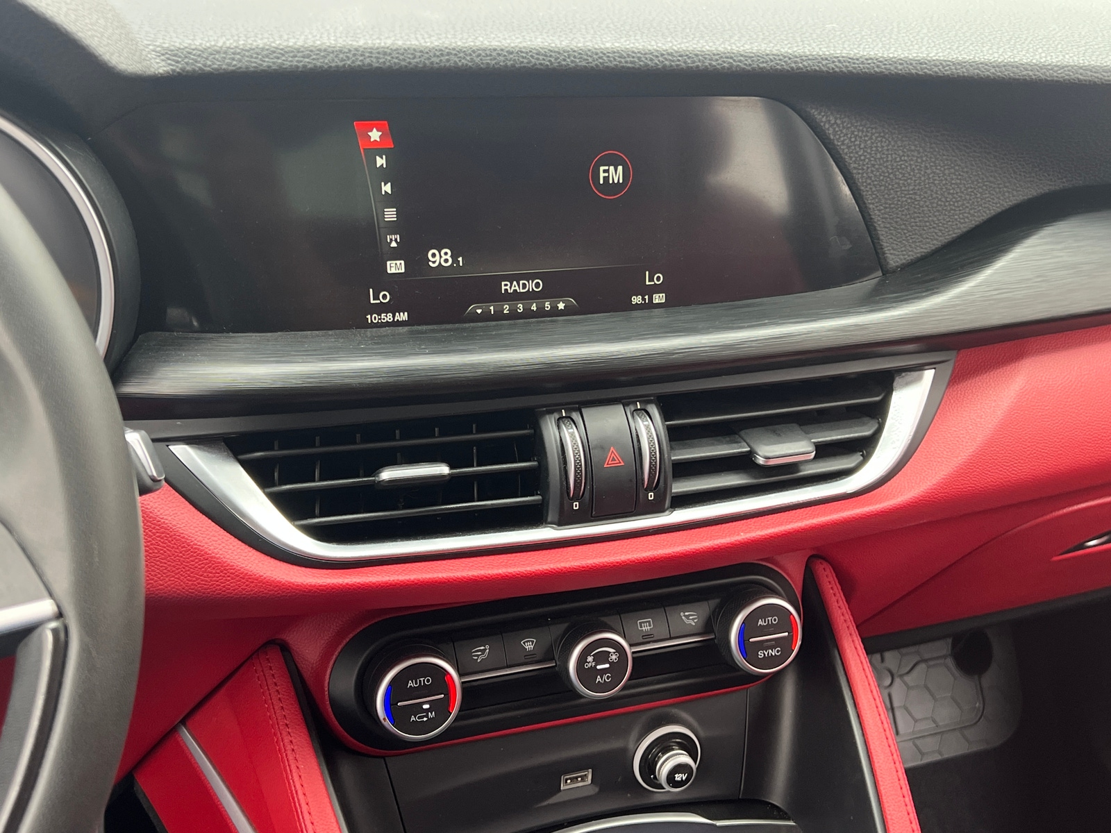 Thumbnail: 2019 Alfa Romeo Stelvio - 3