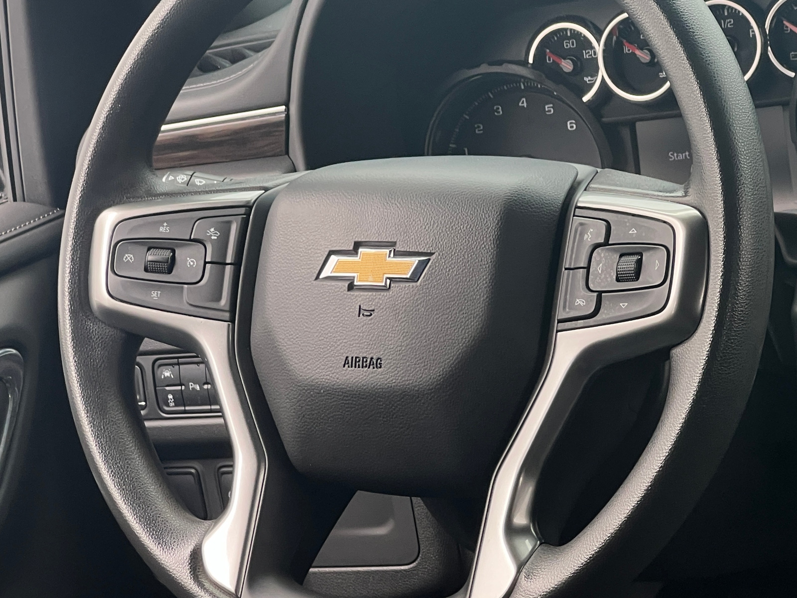 Thumbnail: 2022 Chevrolet Suburban - 5