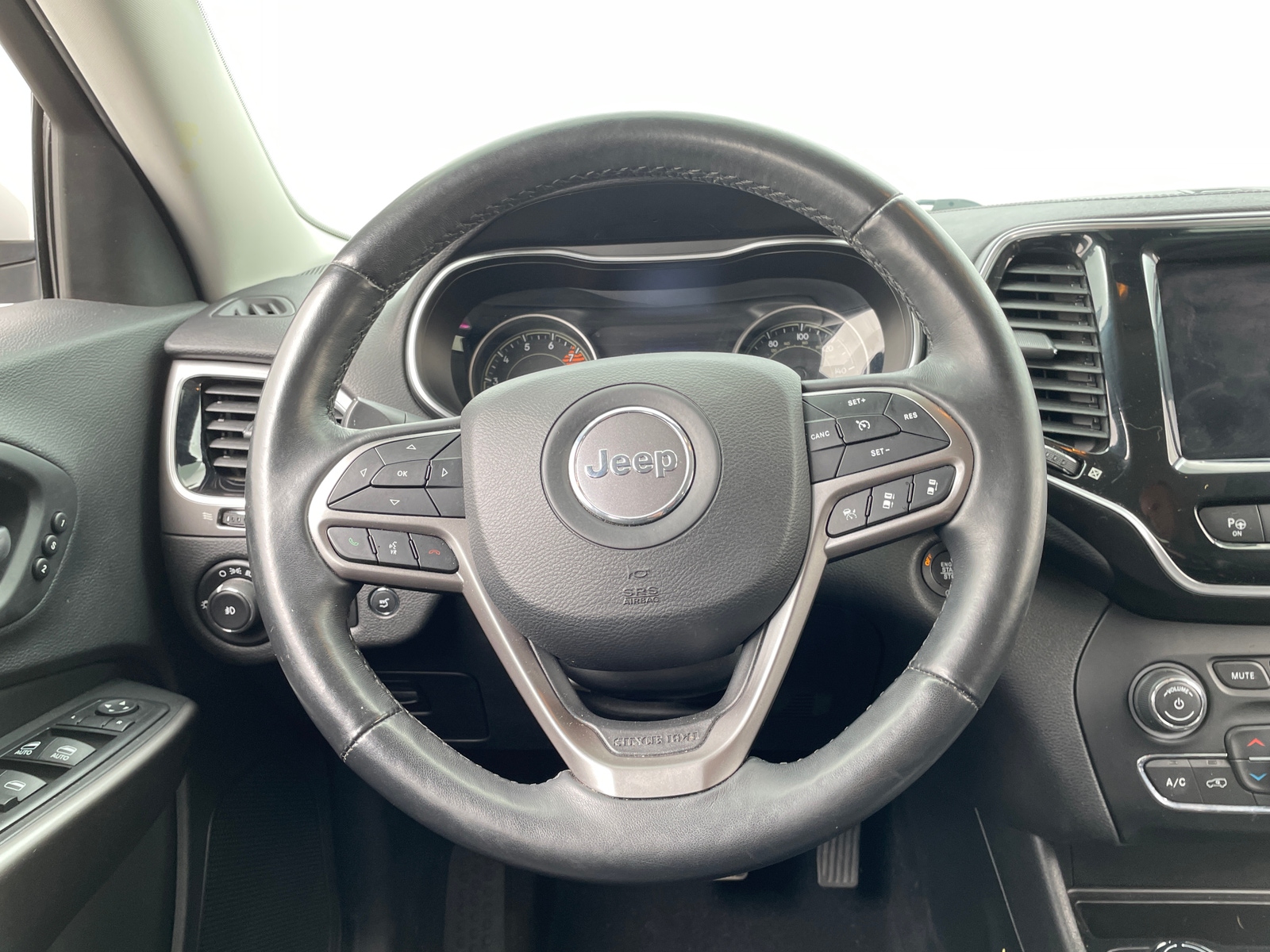 Thumbnail: 2019 Jeep Cherokee - 4