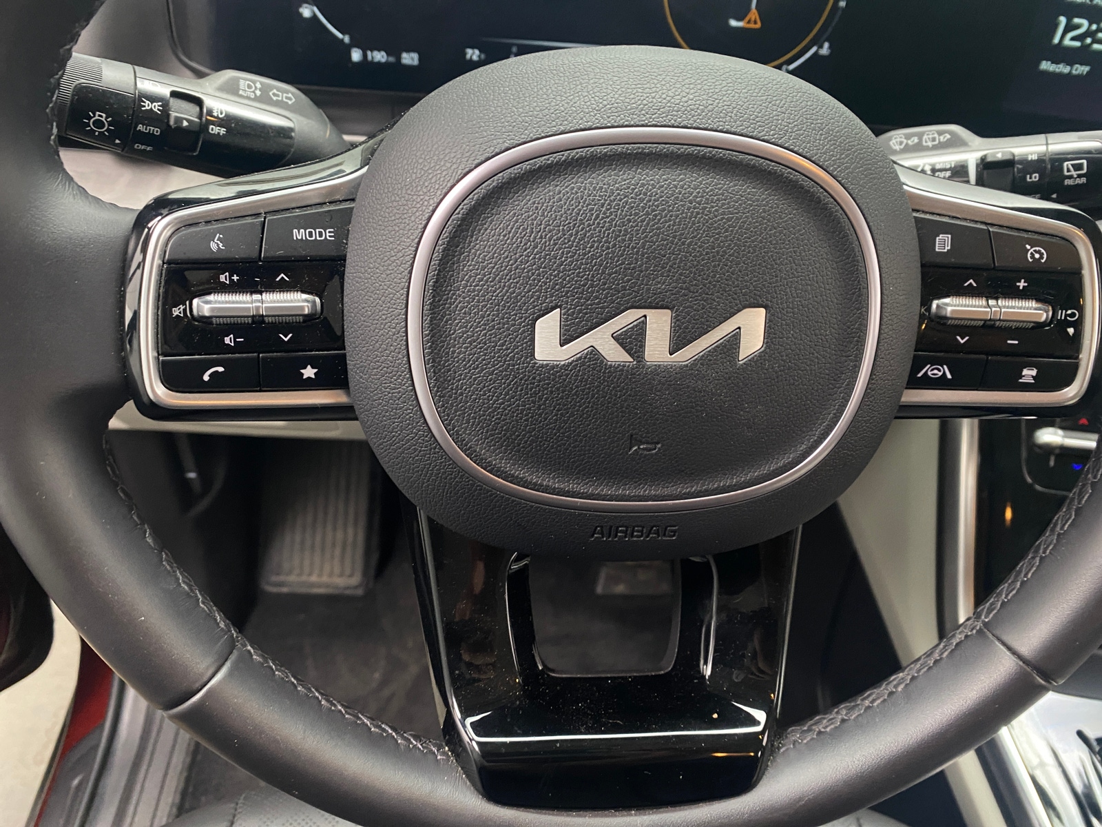 Thumbnail: 2024 Kia Carnival - 4
