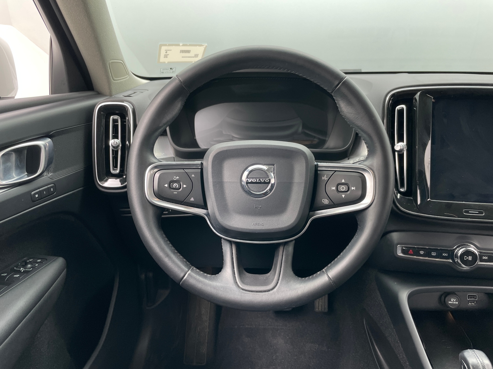 Thumbnail: 2019 Volvo XC40 - 4
