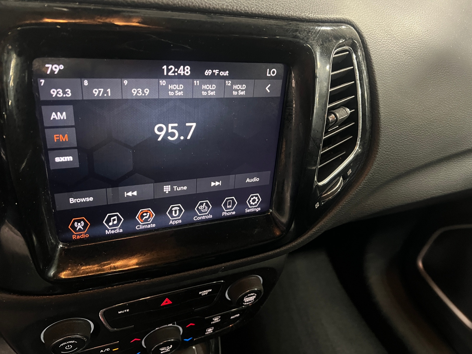 Thumbnail: 2020 Jeep Compass - 3