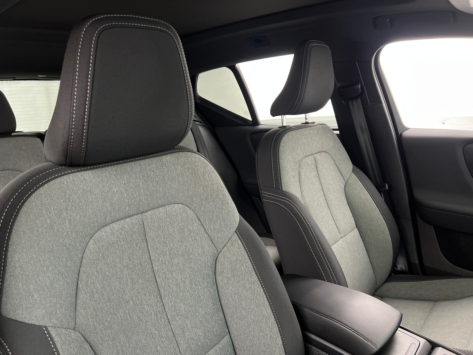 Thumbnail: 2025 Volvo XC40 - 2