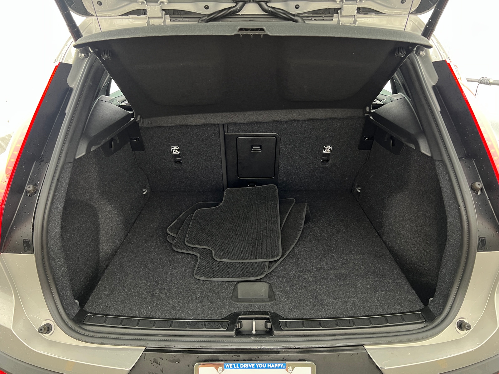 Thumbnail: 2025 Volvo XC40 - 7