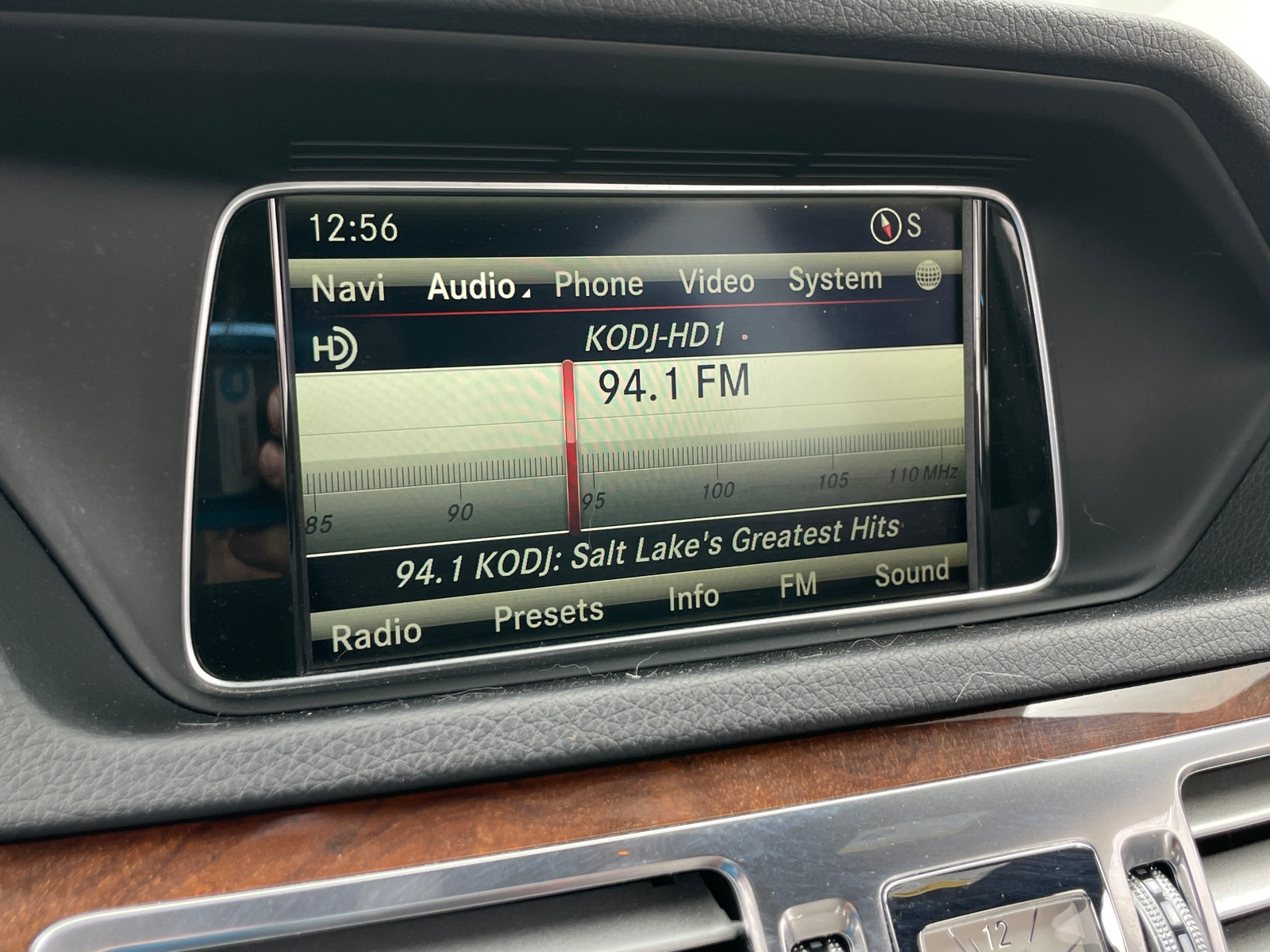 Thumbnail: 2014 Mercedes-Benz E-Class - 3