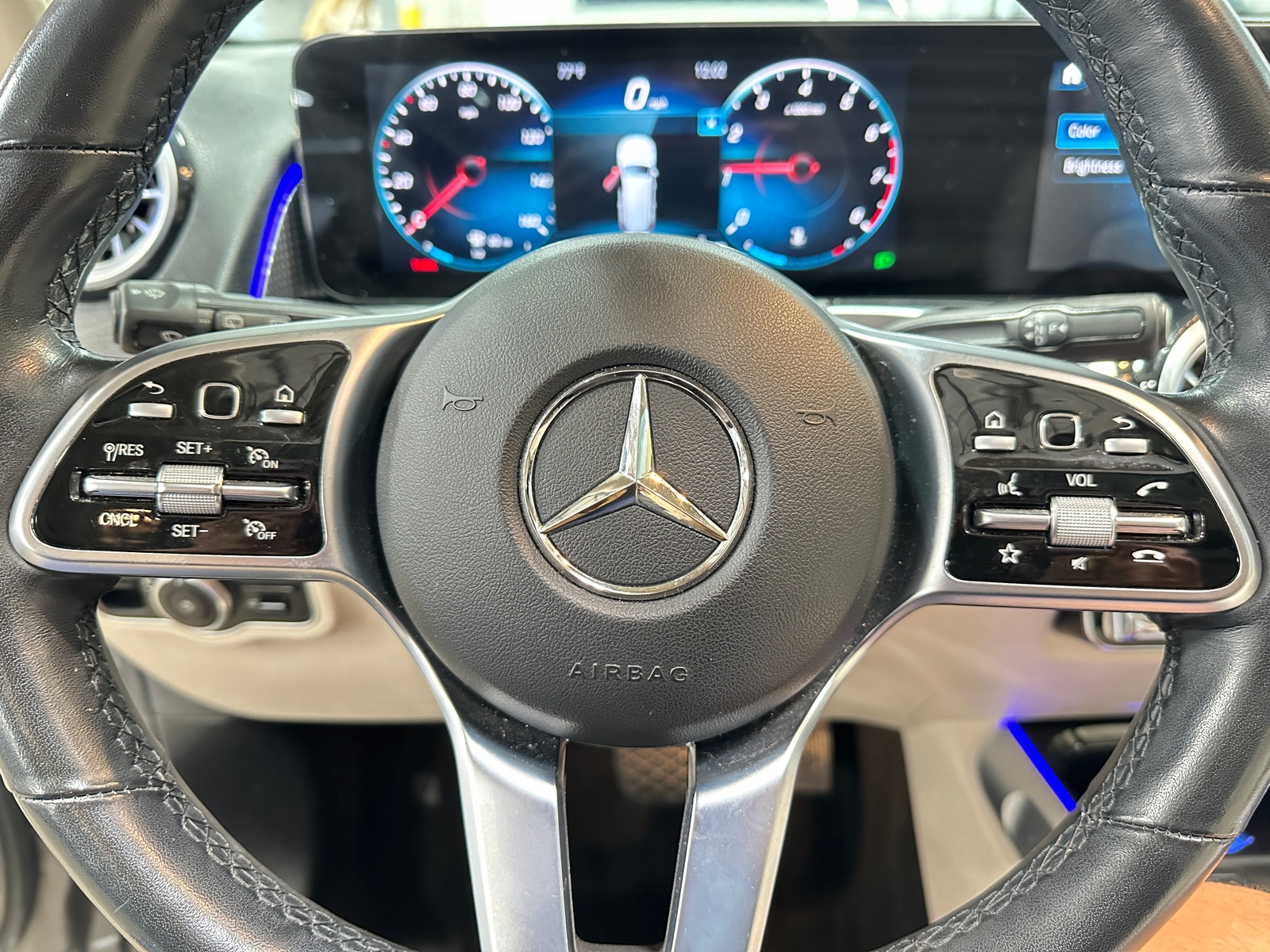 Thumbnail: 2022 Mercedes-Benz GLB - 4