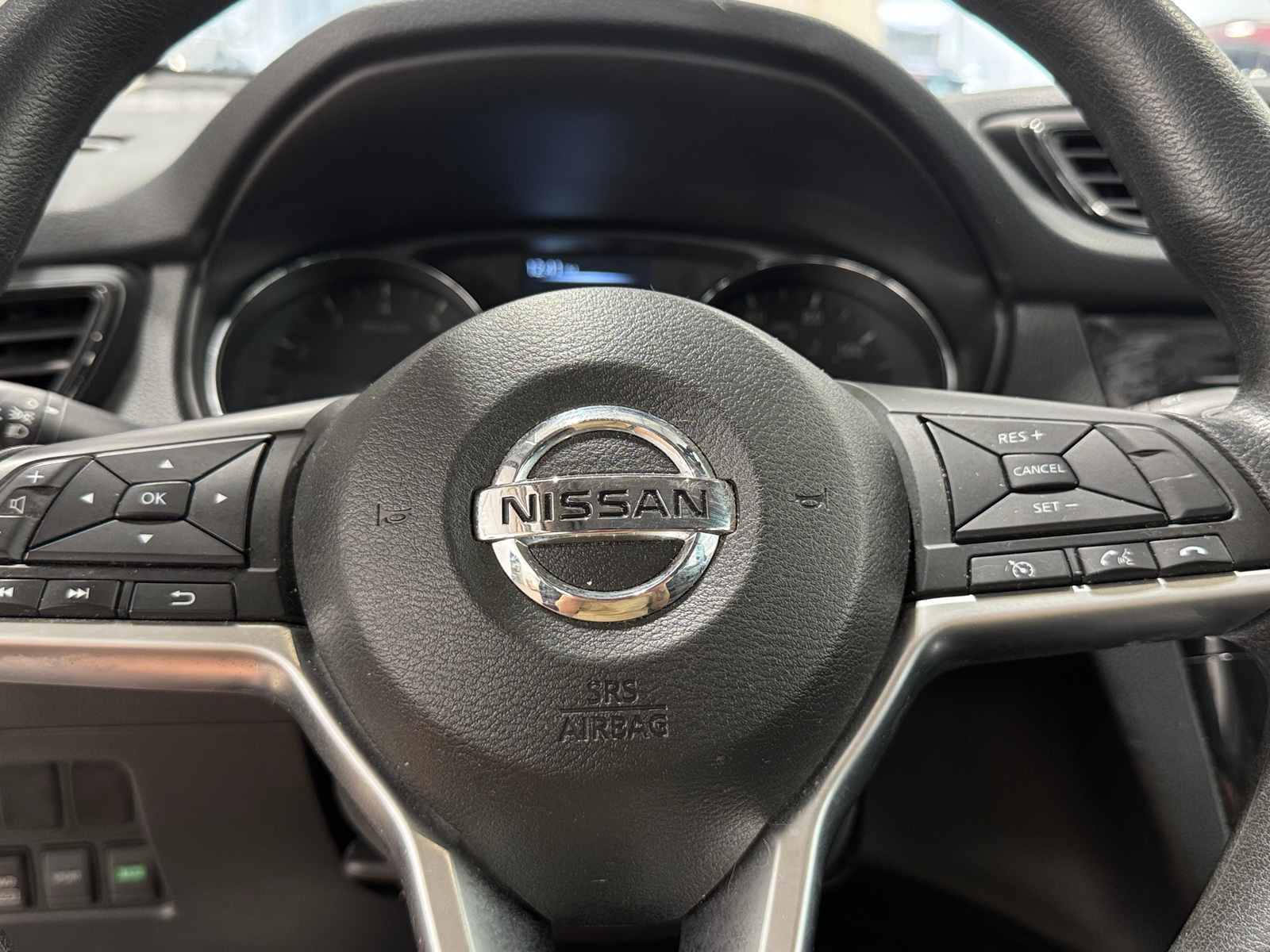 Thumbnail: 2017 Nissan Rogue - 5