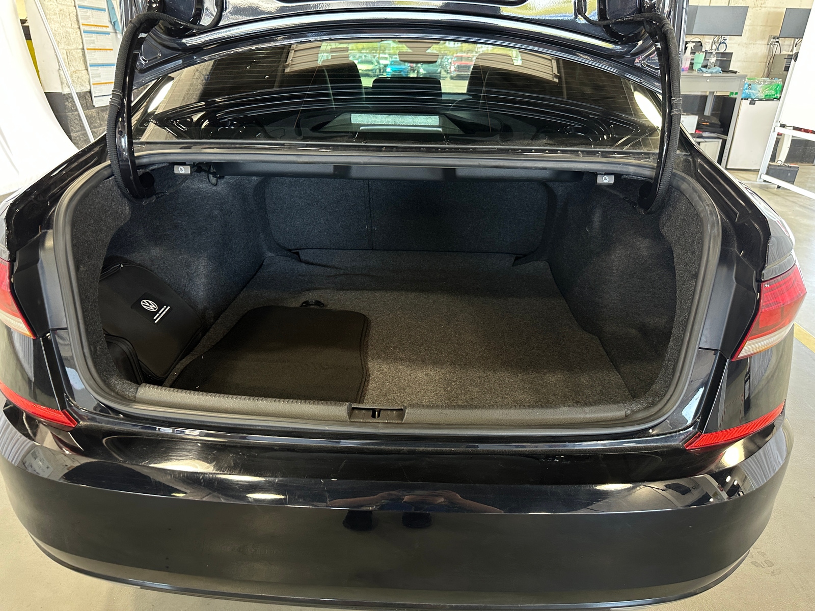 Thumbnail: 2022 Volkswagen Passat - 6