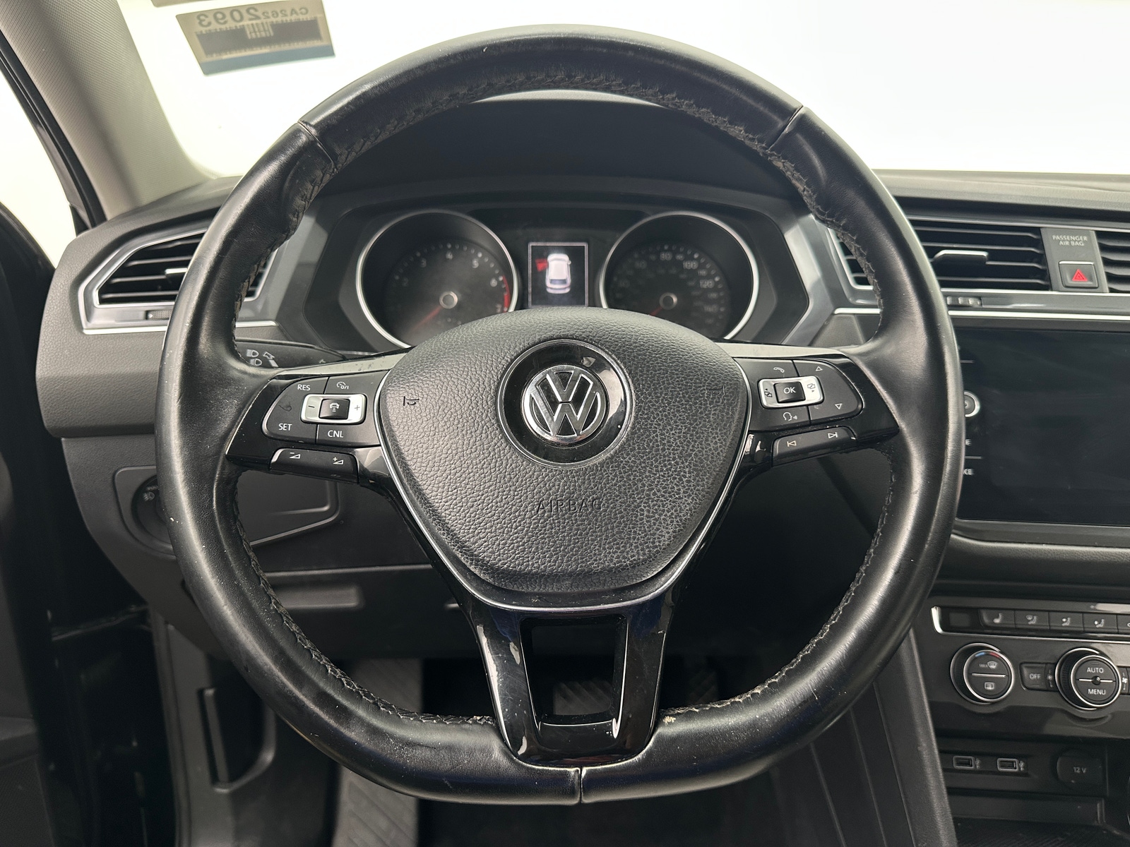 Thumbnail: 2018 Volkswagen Tiguan - 4