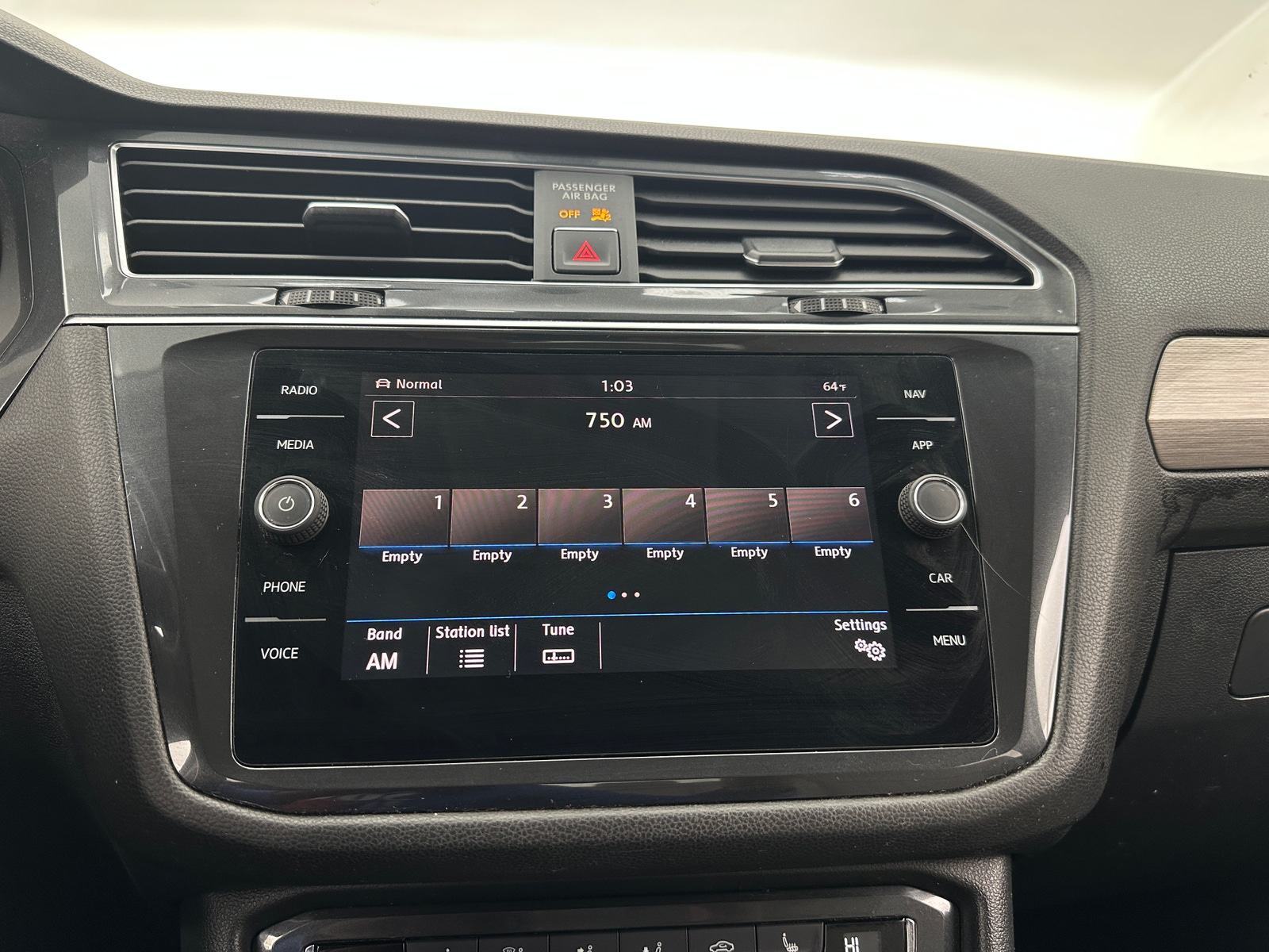 Thumbnail: 2018 Volkswagen Tiguan - 3