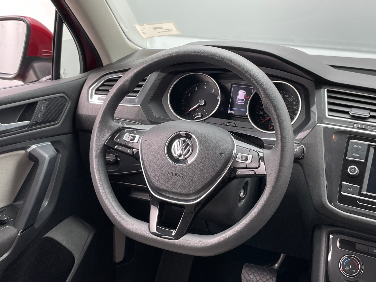 Thumbnail: 2019 Volkswagen Tiguan - 5