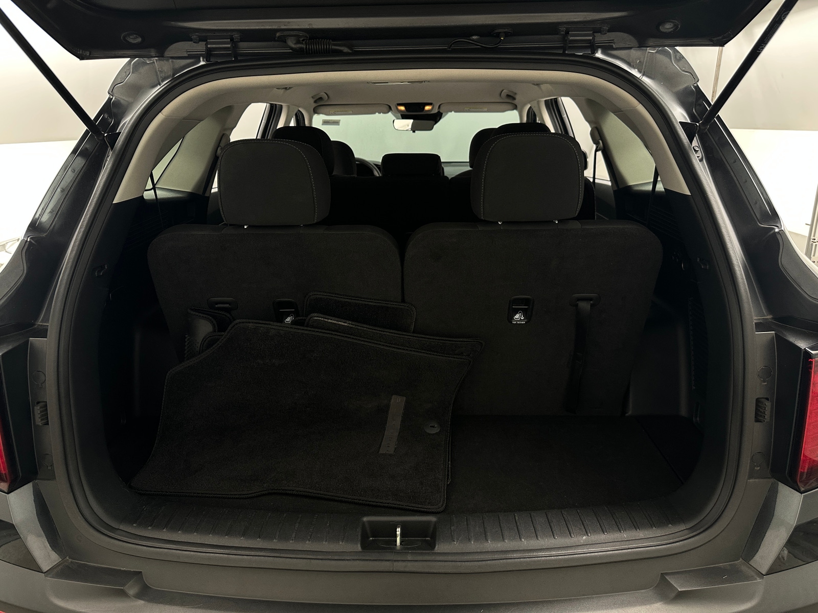 Thumbnail: 2023 Kia Sorento - 7