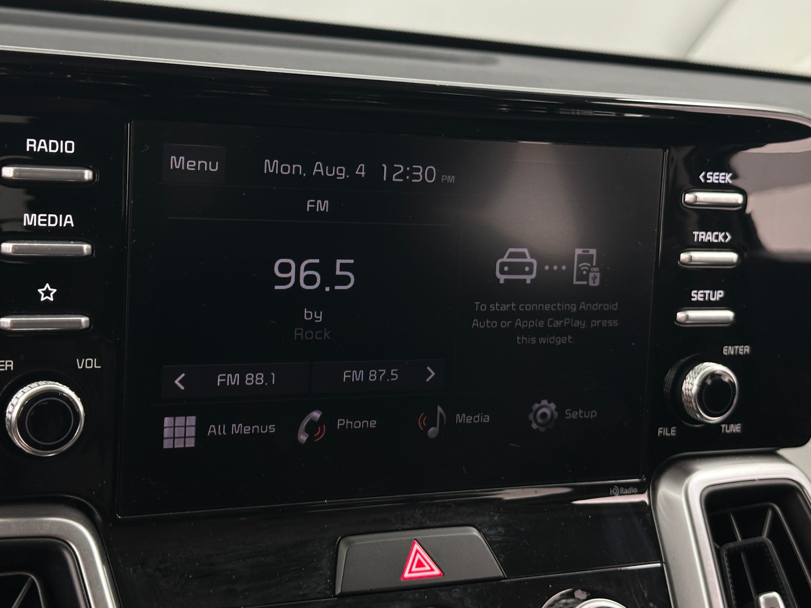 Thumbnail: 2023 Kia Sorento - 4