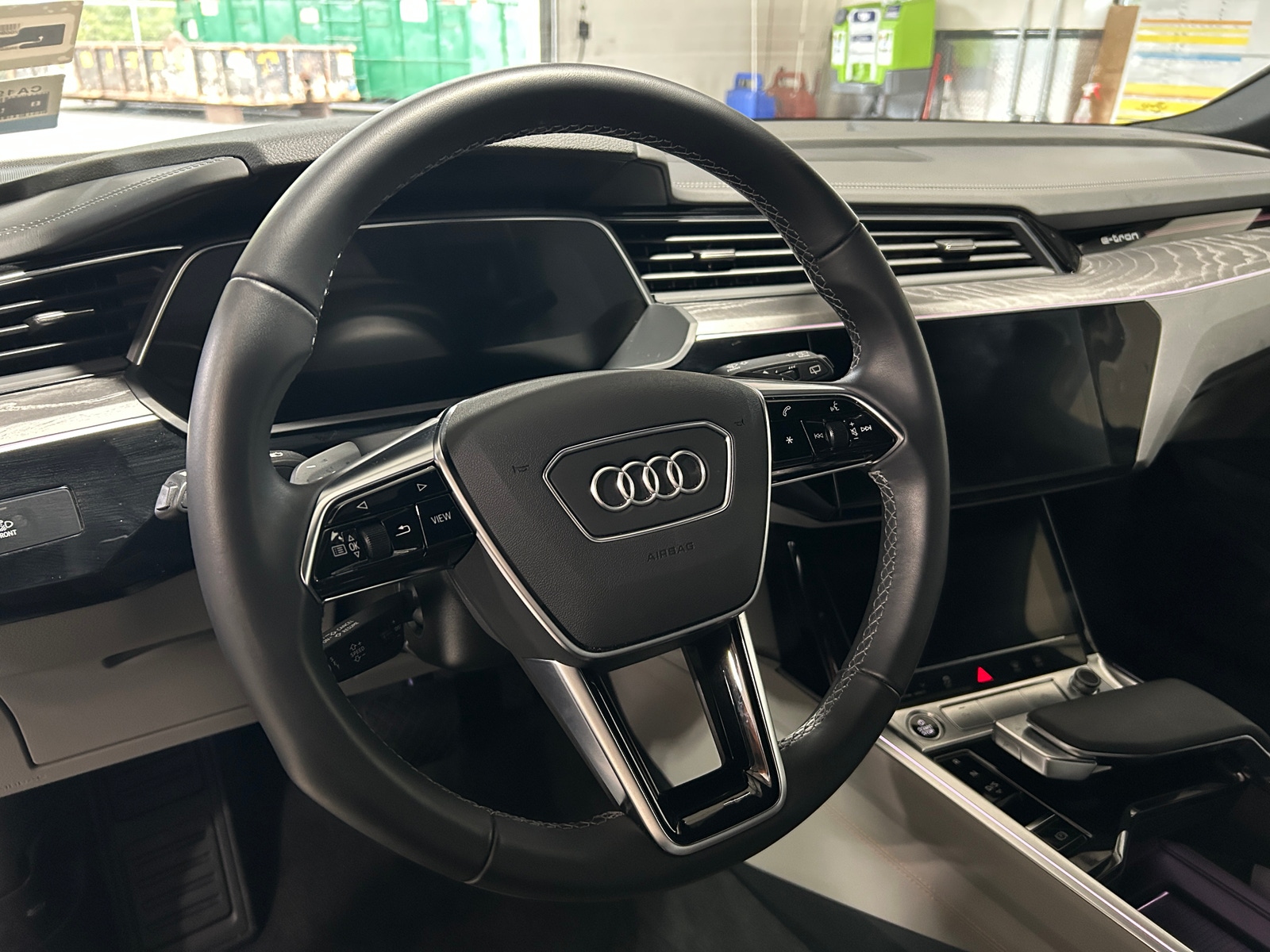 Thumbnail: 2022 Audi e-tron - 4