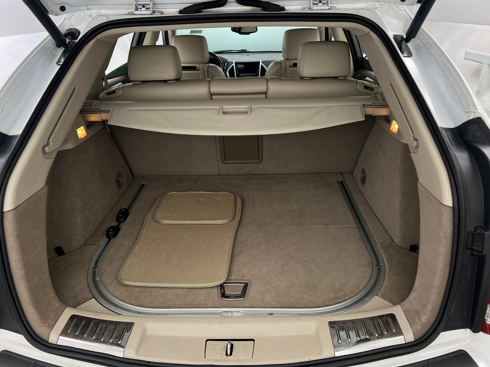 Thumbnail: 2016 Cadillac SRX - 6
