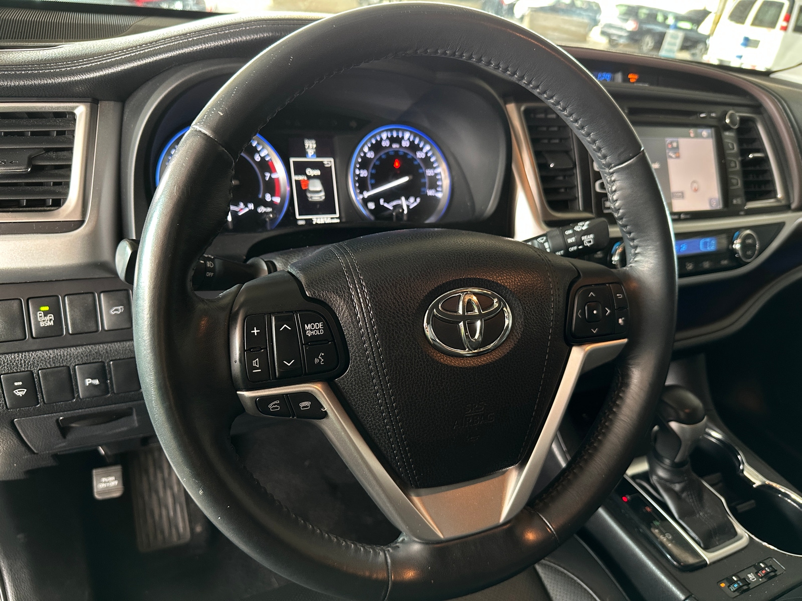 Thumbnail: 2015 Toyota Highlander - 4