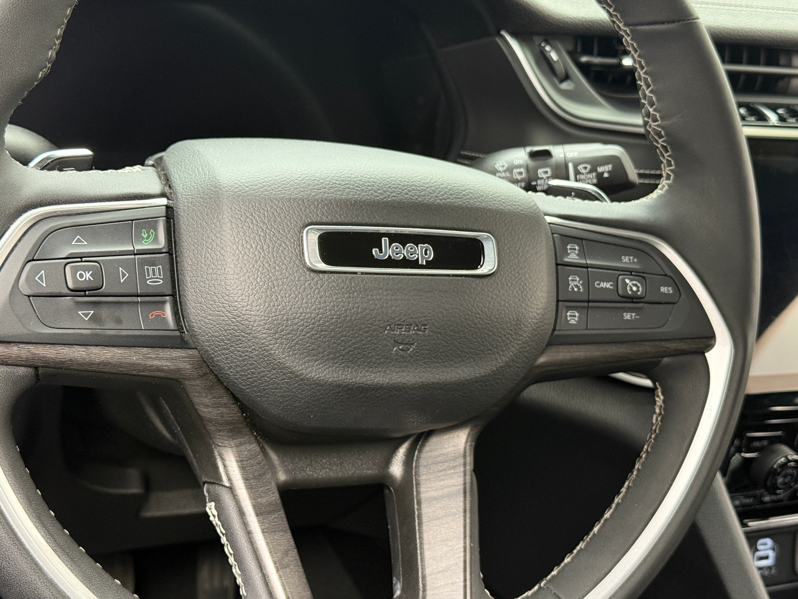 Thumbnail: 2024 Jeep Grand Cherokee - 4