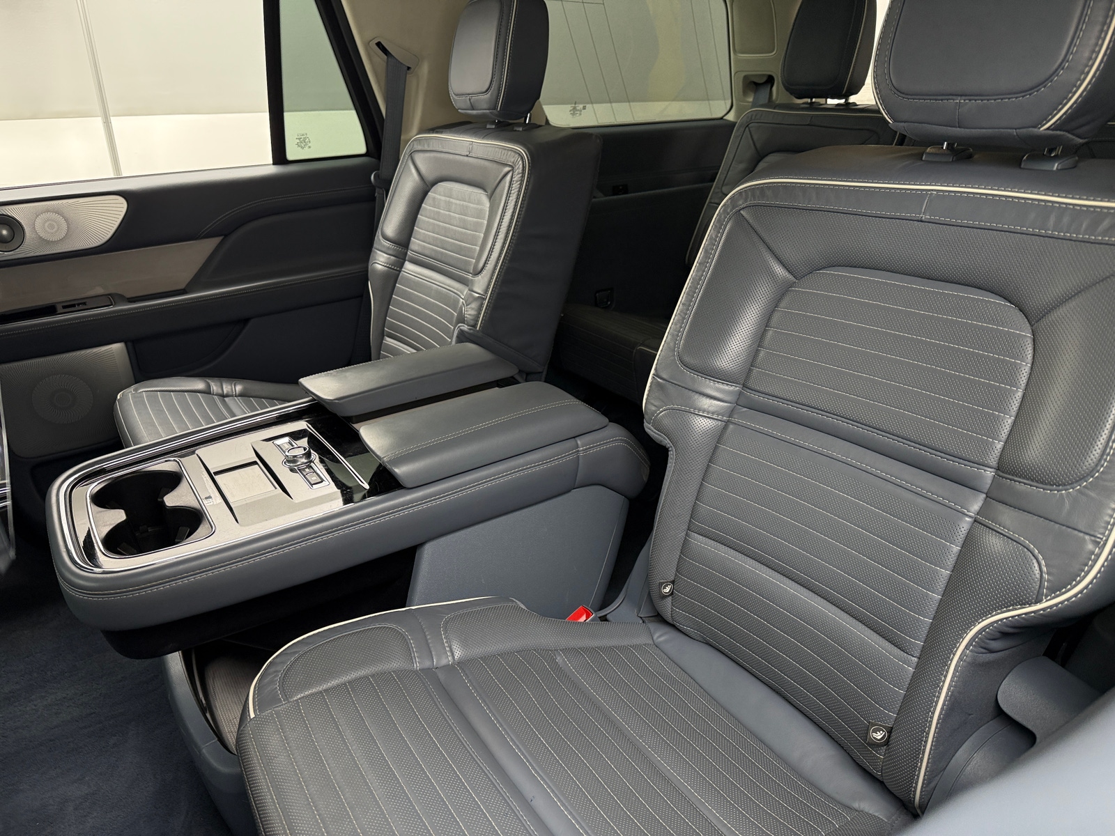 Thumbnail: 2021 Lincoln Navigator - 5