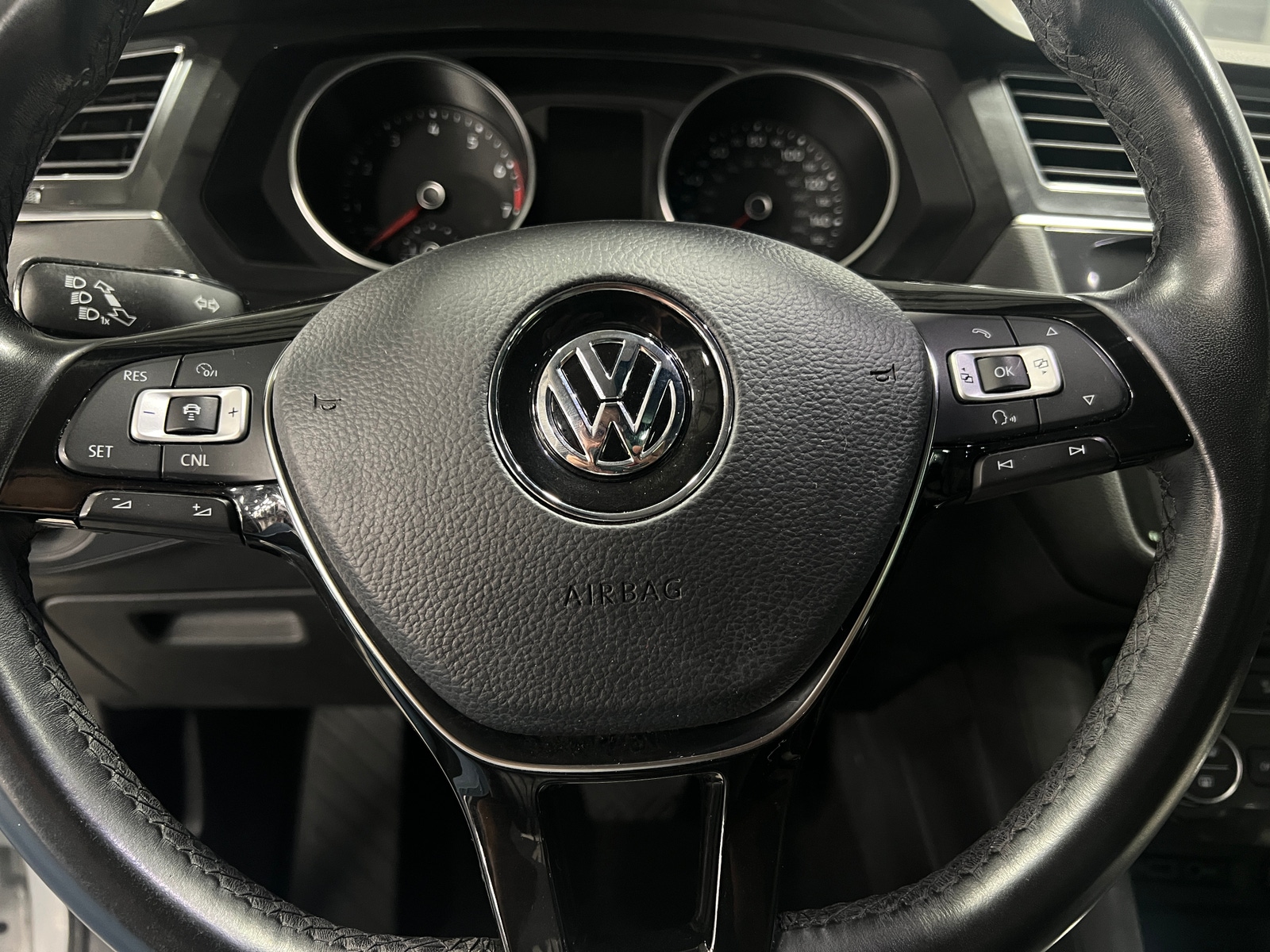 Thumbnail: 2018 Volkswagen Tiguan - 4