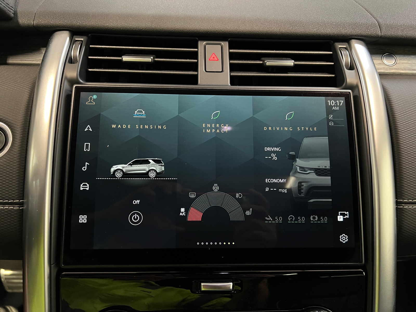 Thumbnail: 2023 Land Rover Discovery - 3