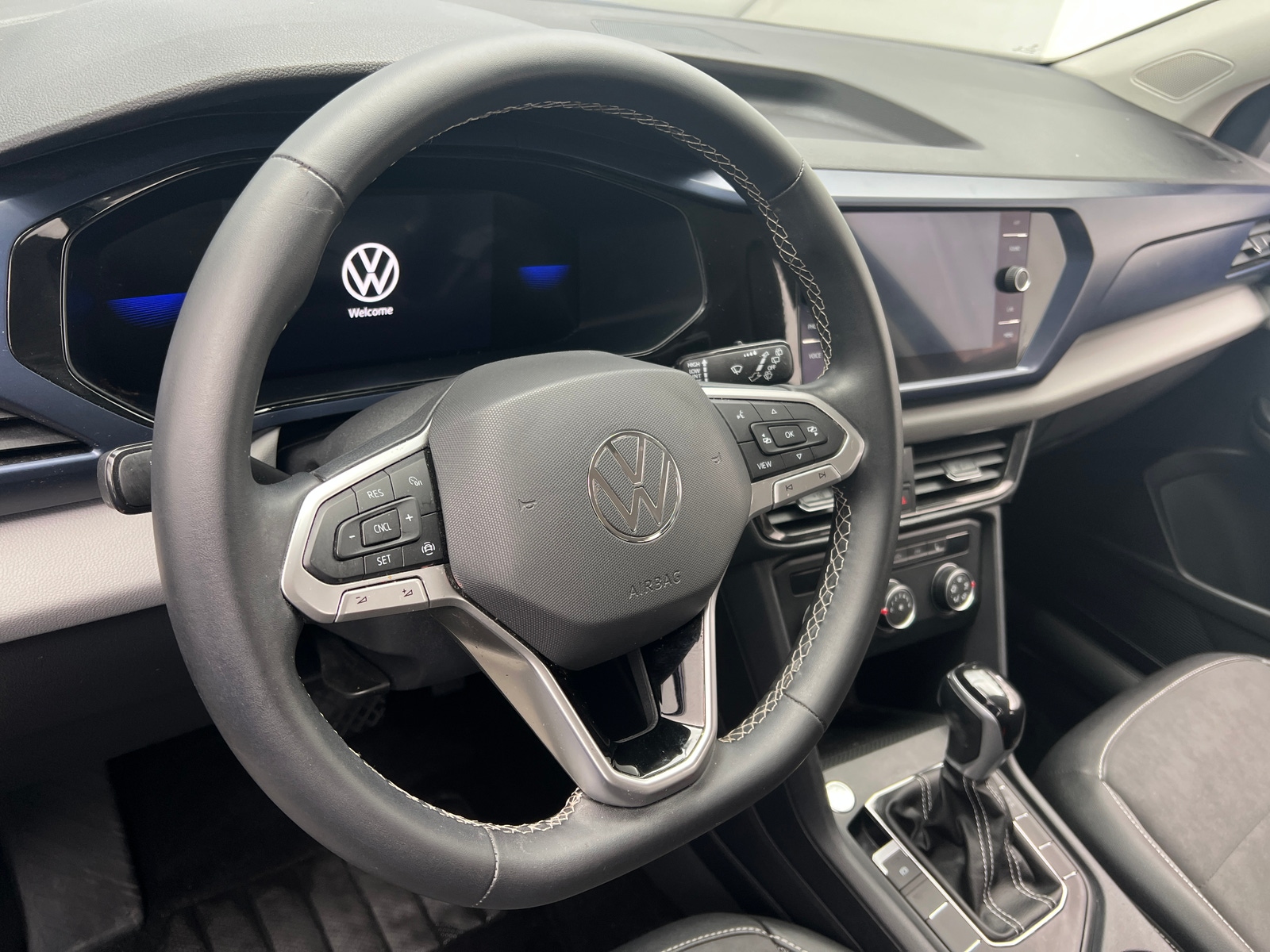 Thumbnail: 2022 Volkswagen Taos - 4