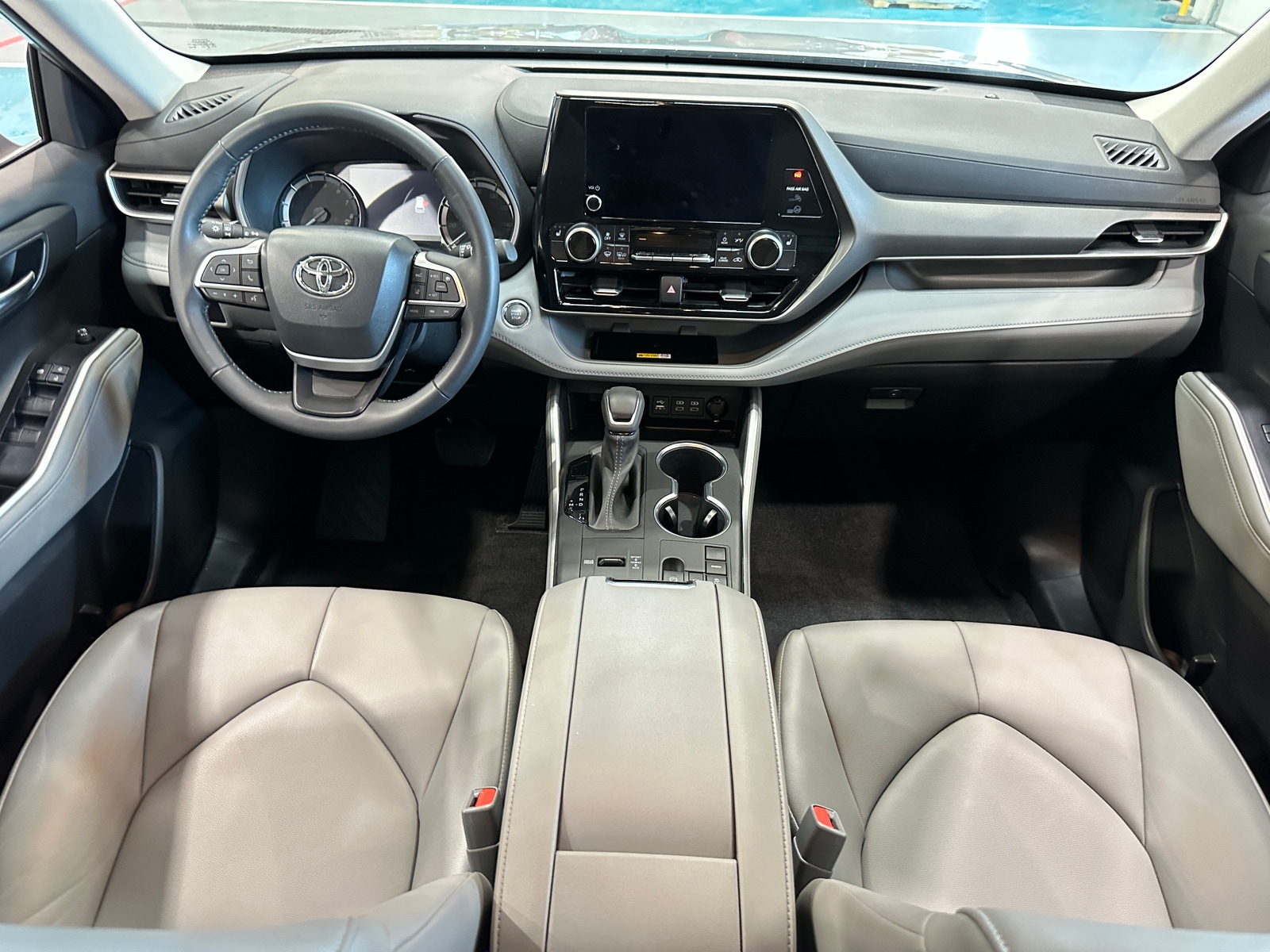 Thumbnail: 2023 Toyota Highlander - 2