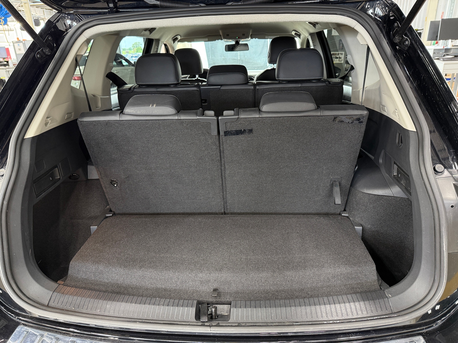 Thumbnail: 2021 Volkswagen Tiguan - 7
