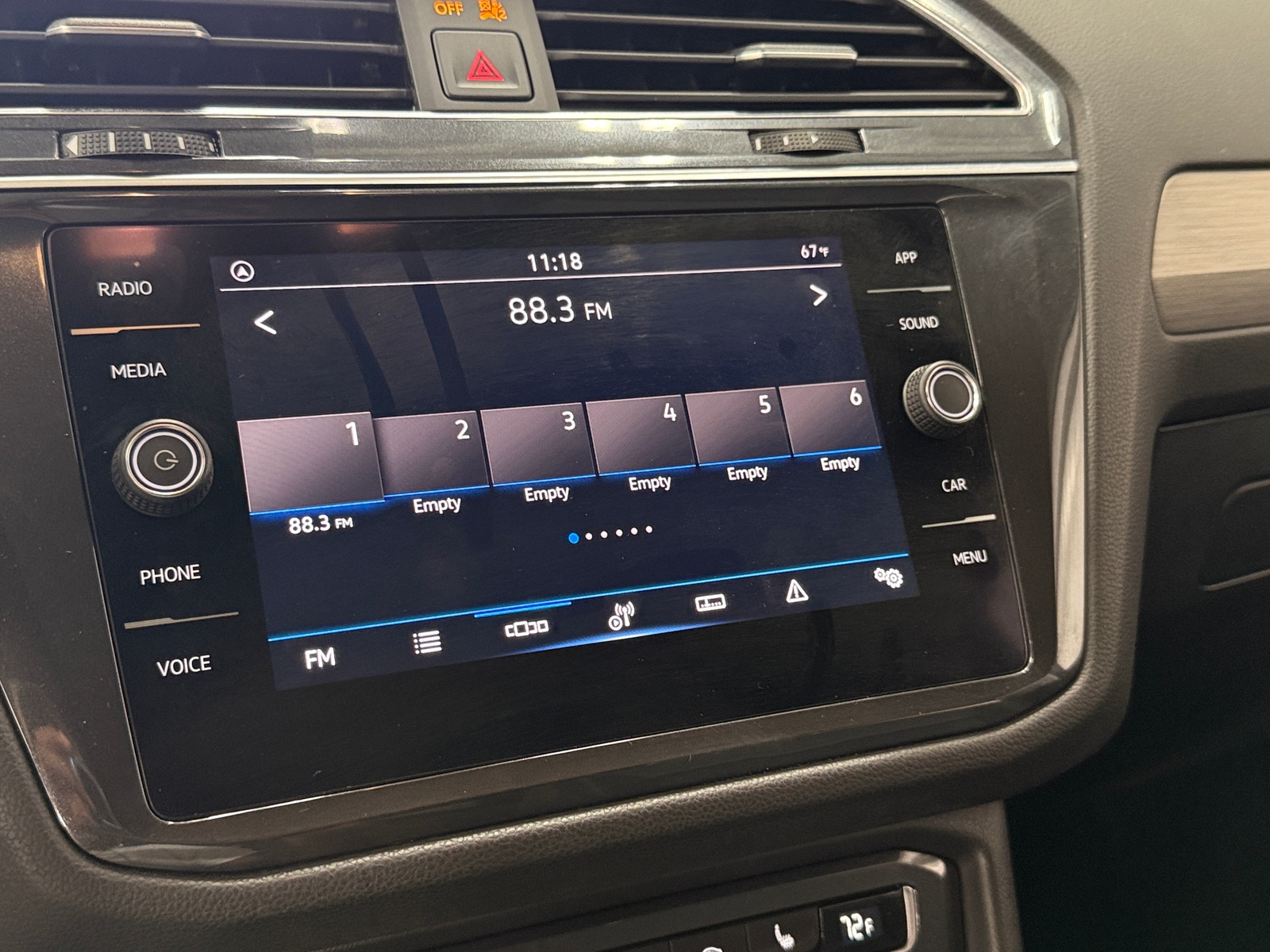 Thumbnail: 2021 Volkswagen Tiguan - 4