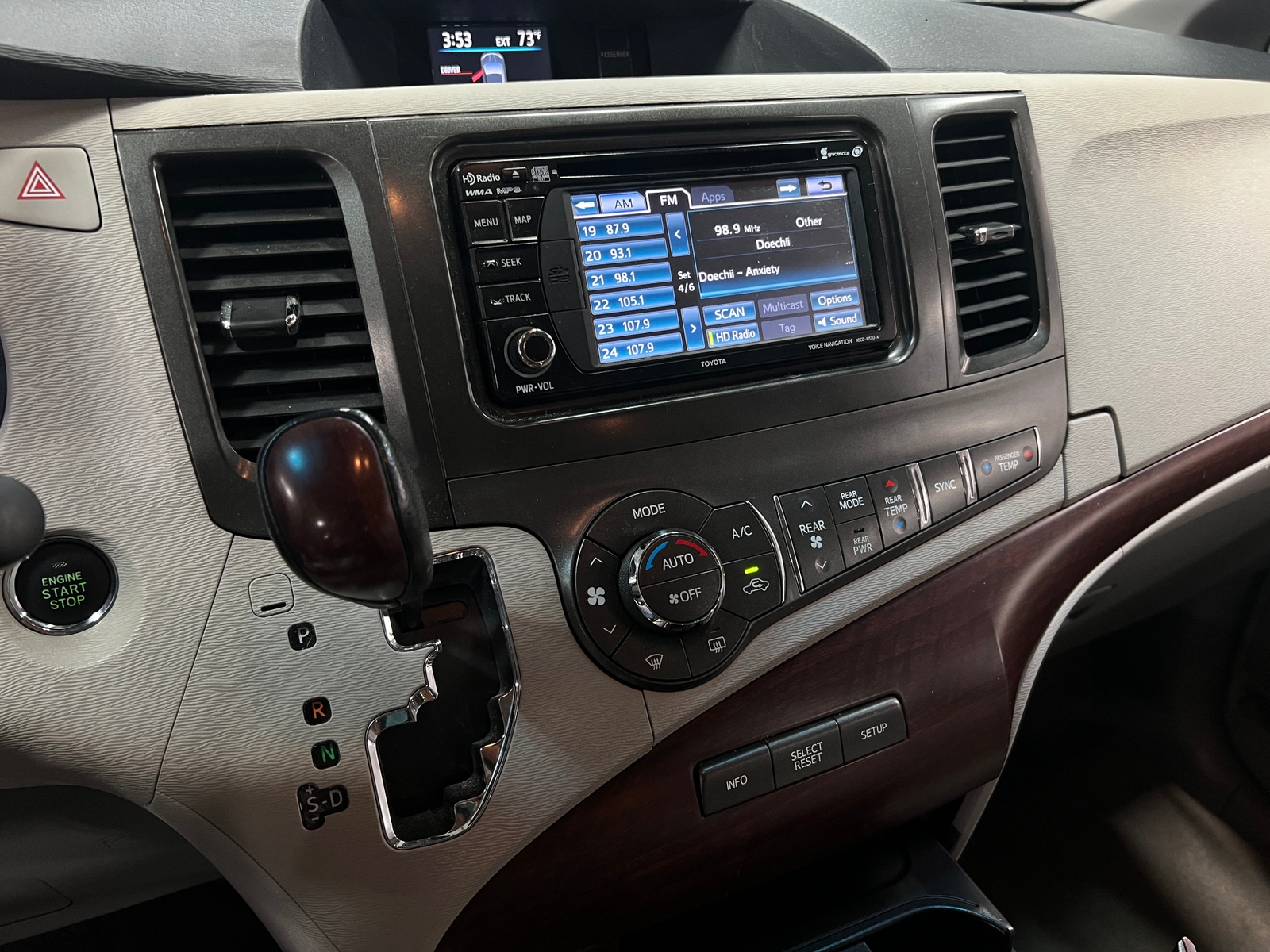 Thumbnail: 2014 Toyota Sienna - 3