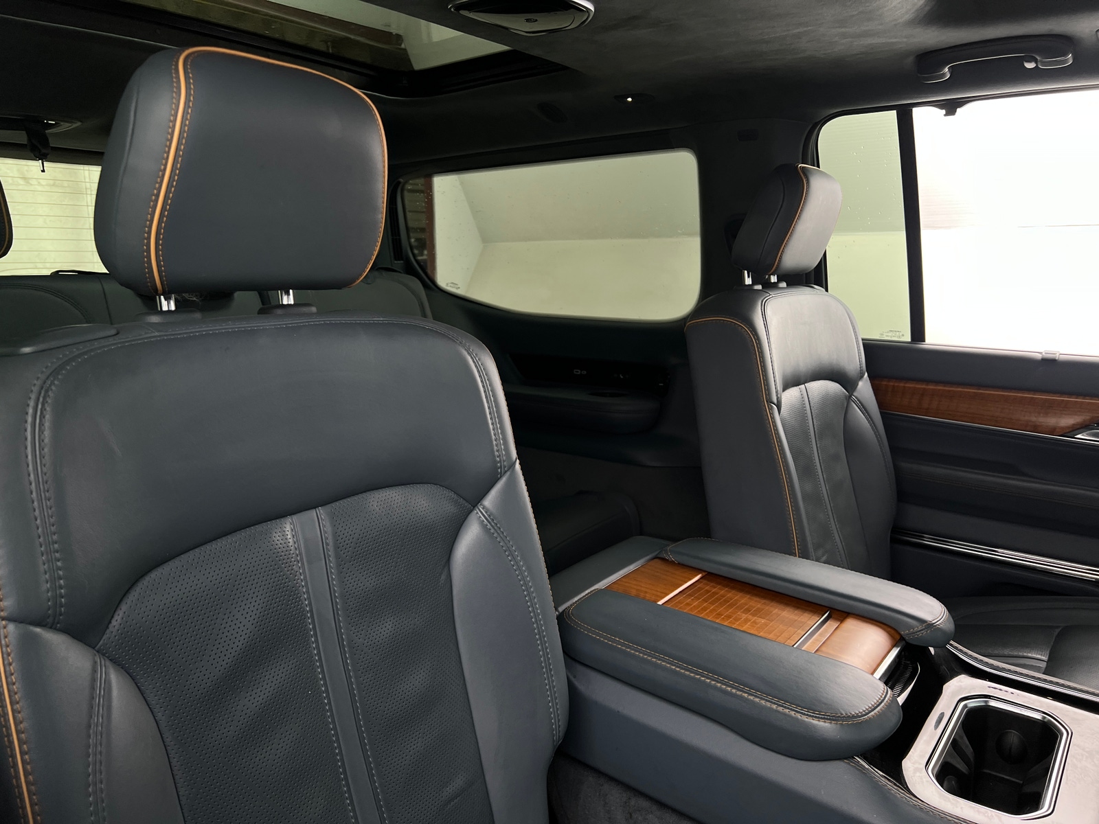Thumbnail: 2022 Jeep Grand Wagoneer - 5