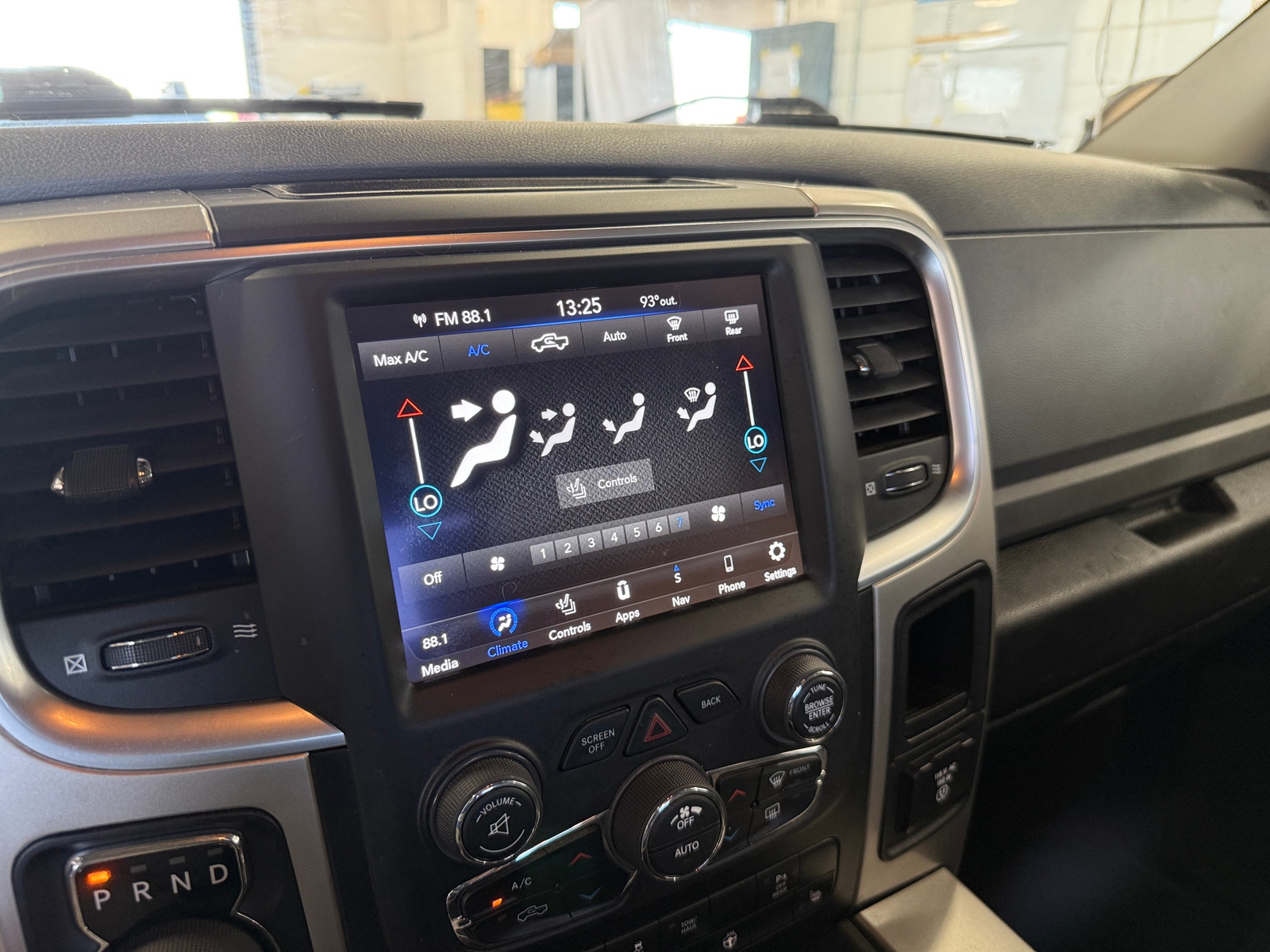 Thumbnail: 2020 RAM 1500 Classic - 4