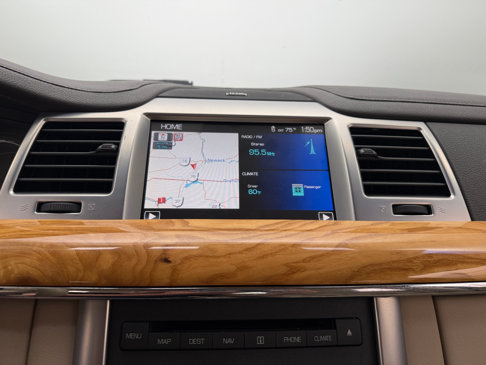 Thumbnail: 2011 Lincoln MKS - 3