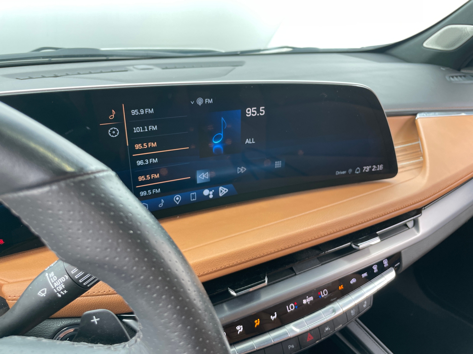 Thumbnail: 2024 Cadillac XT4 - 3